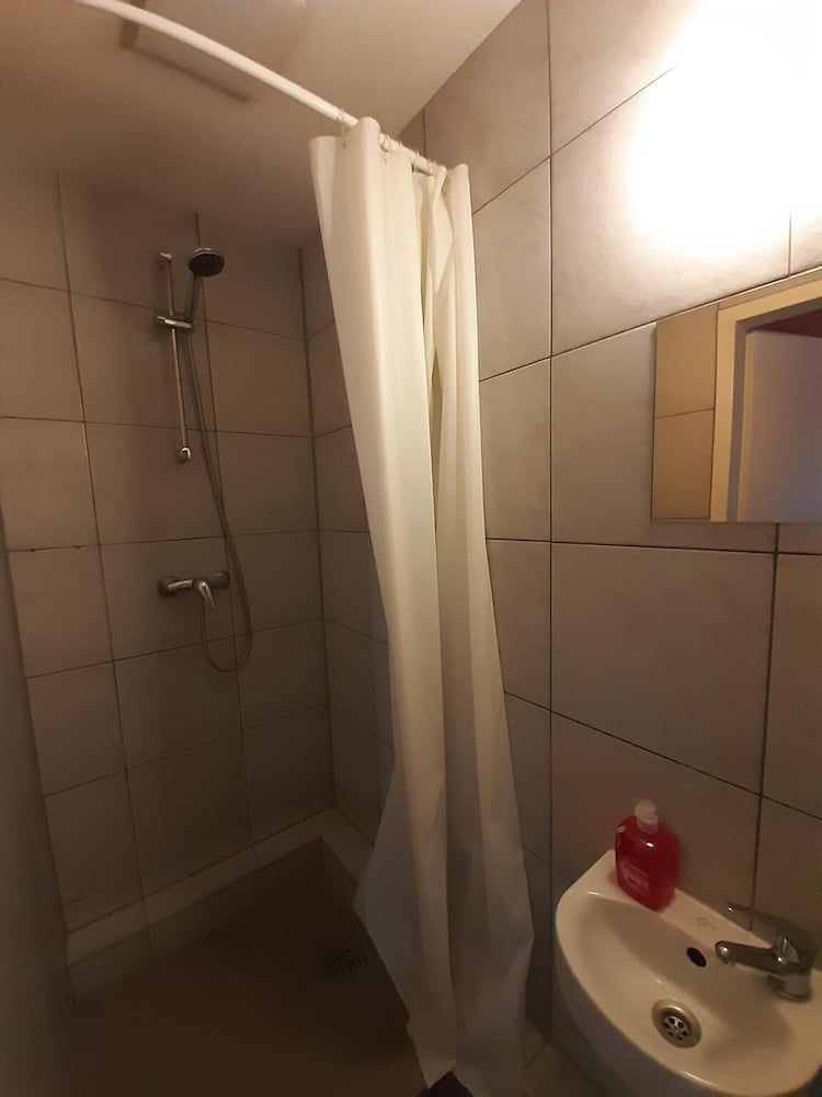 2-Rent Group Hostel Rooms&Apartments TUB19A