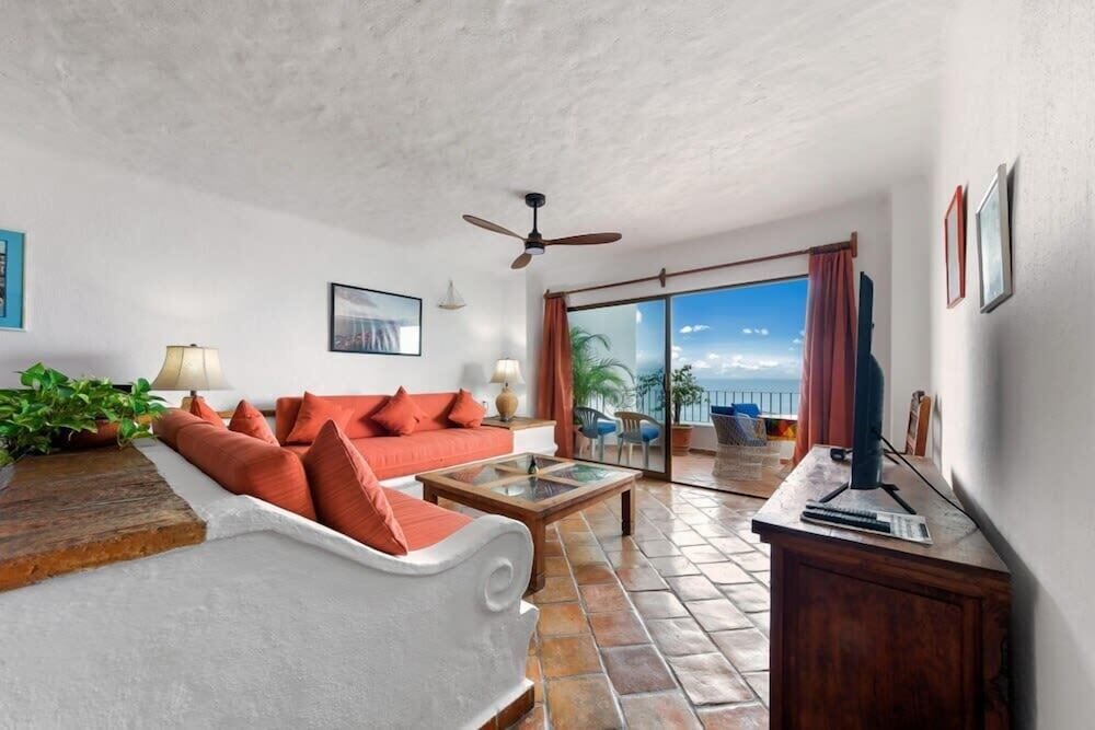 Ocean View 2Br Condo-balcony-beach-pool 710
