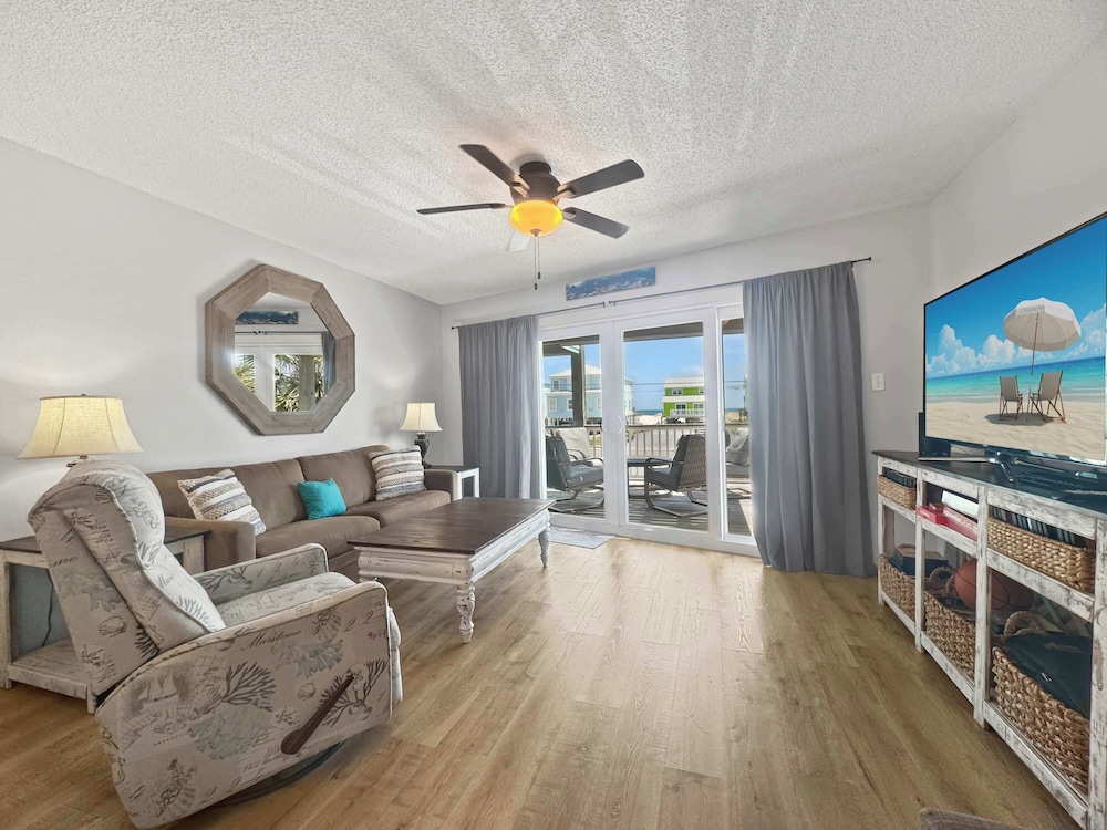 Duplex Beach Home for 6 With Balcony & Resort-style Amenities