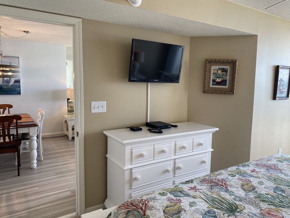 Ashworth 502 3 Bedroom Condo by RedAwning view 5