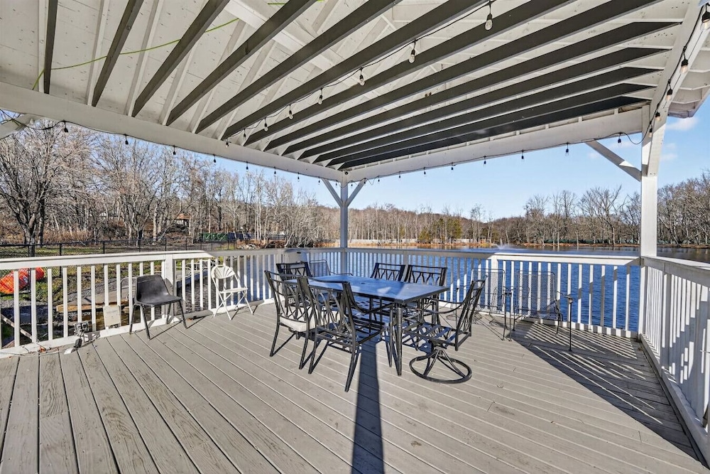 Hidden Lakefront Gem on a Gated Countryside Escape
