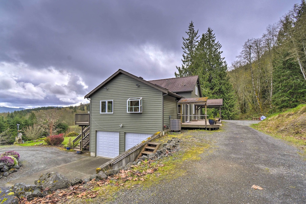 Idyllic Retreat ~ 20 Mi to Olympic National Park! view 4