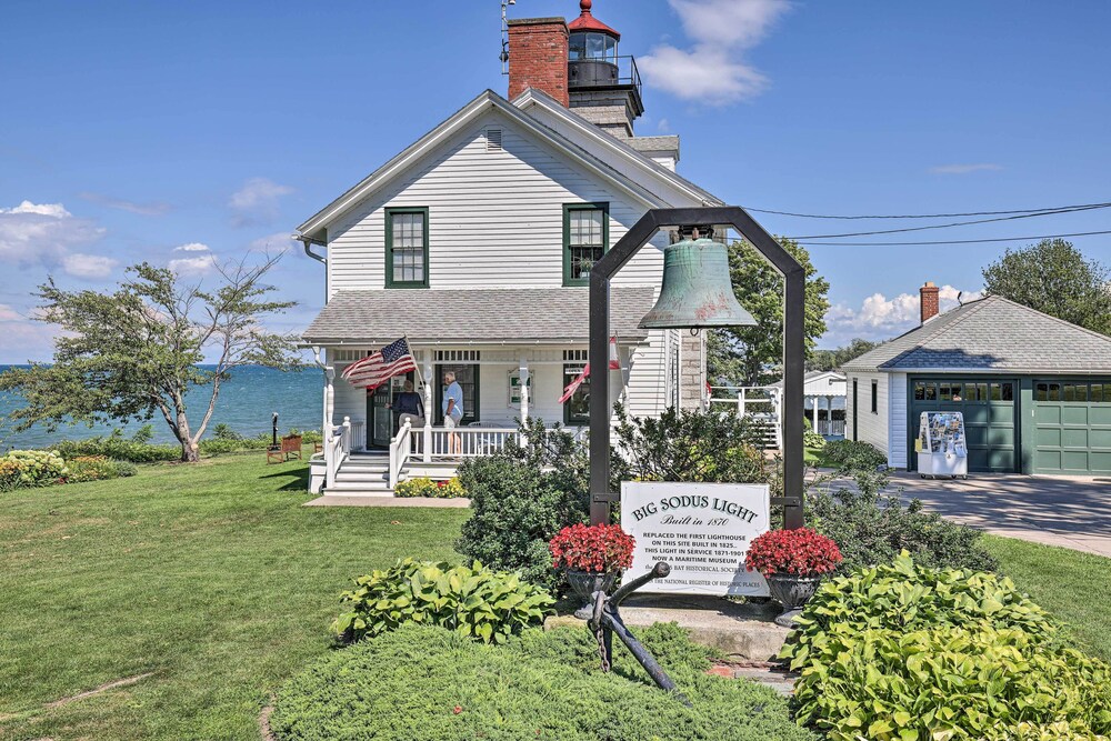 Walkable Sodus Point Retreat < 1 Mi to Lake view 2