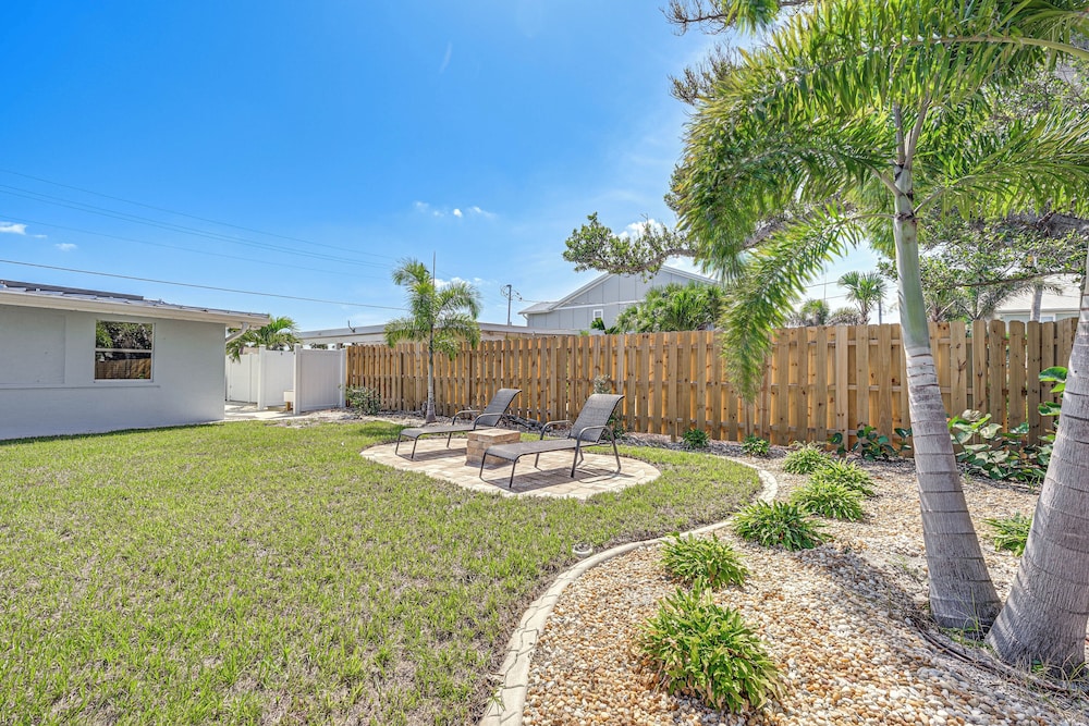 Steps to Englewood Beach: Home w/ Outdoor Oasis!