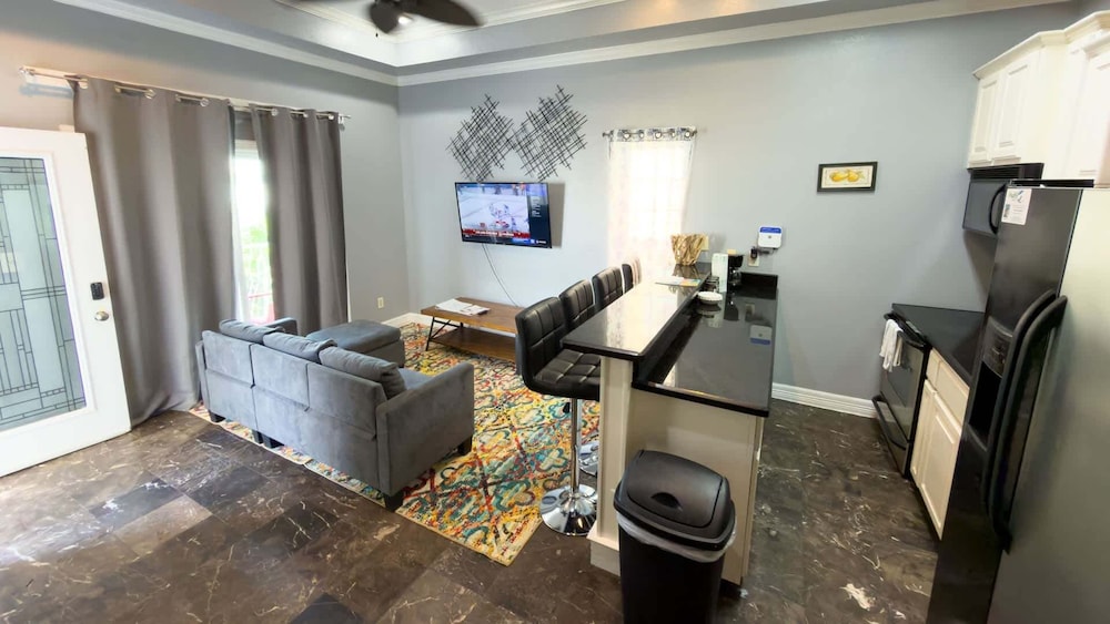 100 Steps To Beach Great Value Pool 2 Bedroom Apts