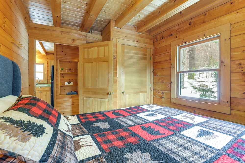 2 Mi to Boat Ramp: Log Cabin in New Hampshire