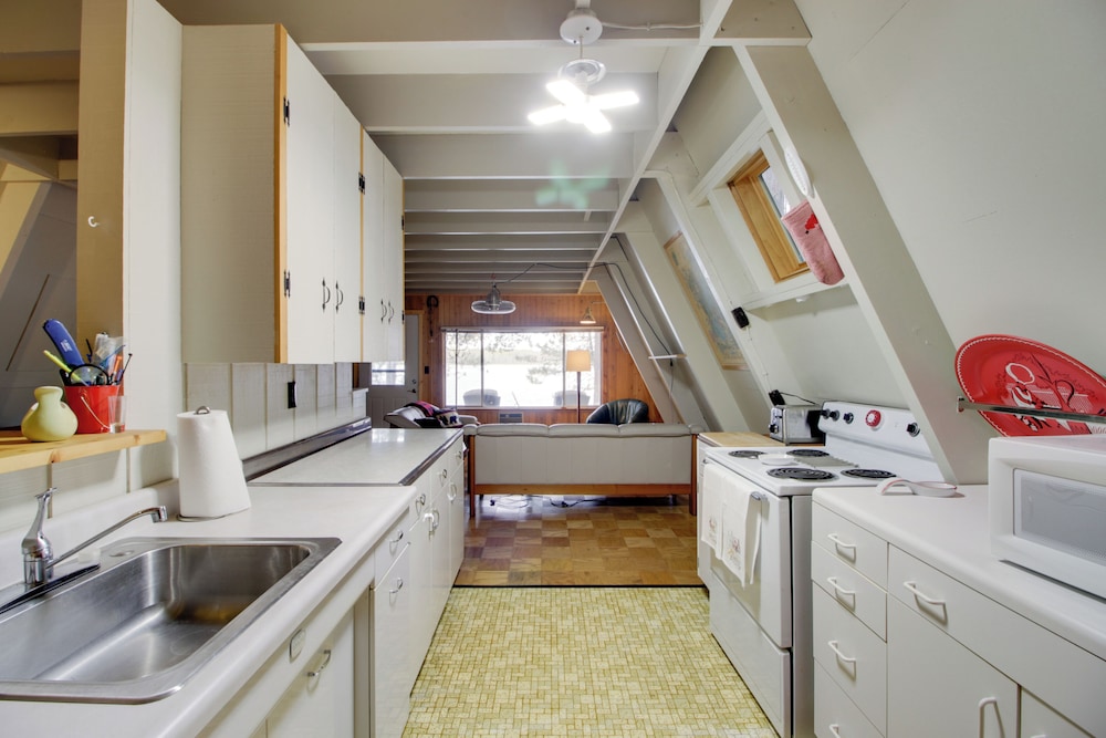 Quiet Deer River Cabin w/ Dock + Lake View!