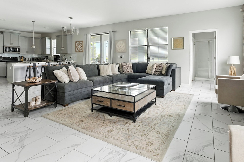 Luxury Decor 6BR at Storey Lake Sleeps 16