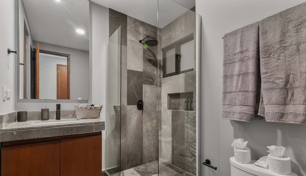 Modern 1 Bedroom Apartment With Luxury Amenities at Paramar Black by Waves