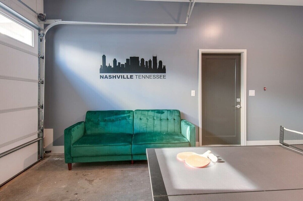 East Nash Lux - 13 Beds City Views