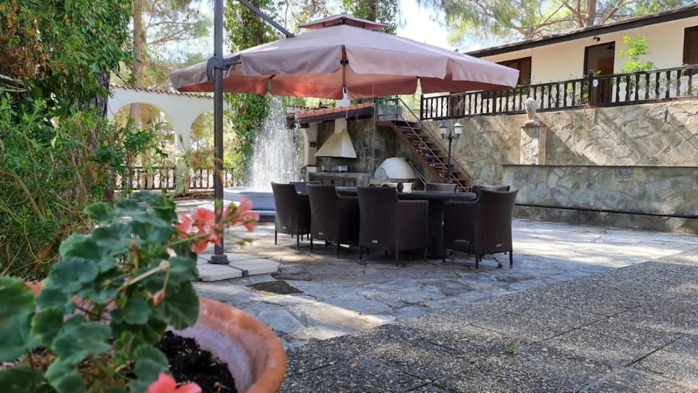 Charming Villa in Moniatis, Cyprus - Private Pool & Garden