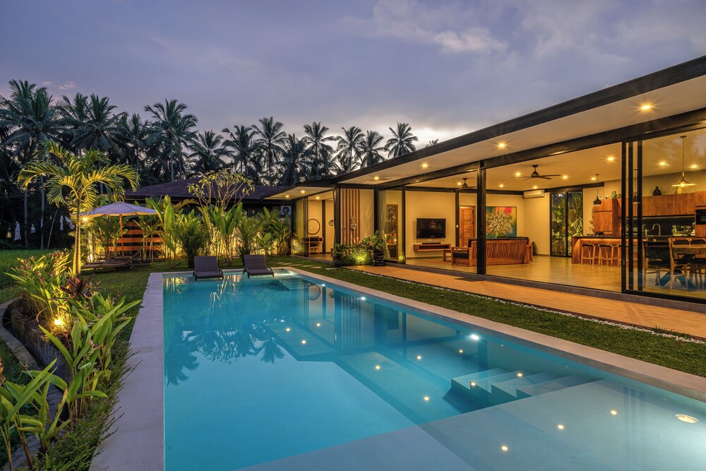 Xanadu - 5BR Ubud Designer Villa, Pool with Rice Fields Views