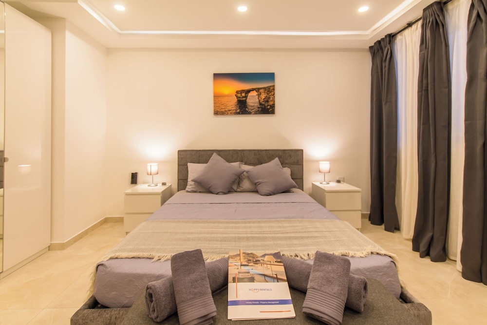 Modern & Spacious apt 2mn to the sea Qawr photo 2