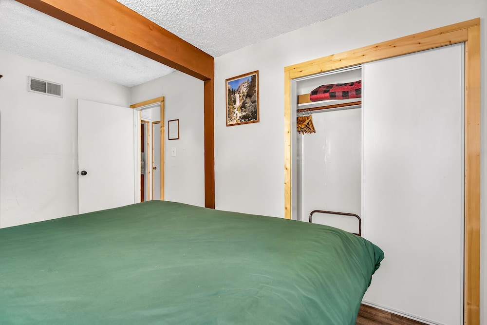 Brookside Cottage Within Yosemite's Splendor view 3