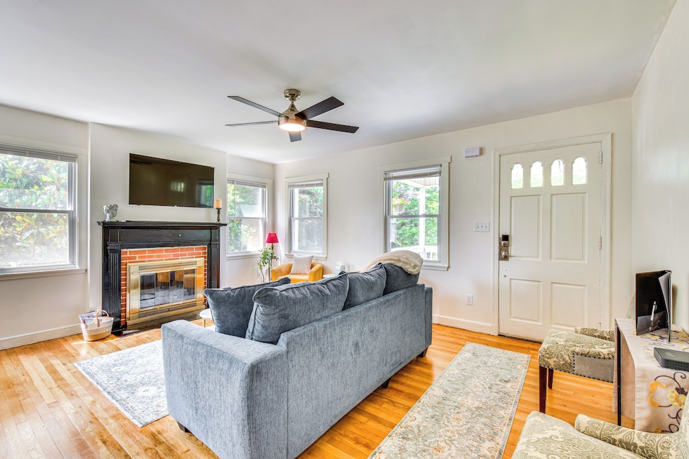 4 Mi to Clemson : Pet-friendly Seneca Cottage