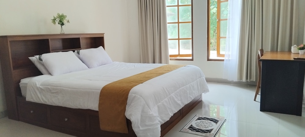 Amini Guest House