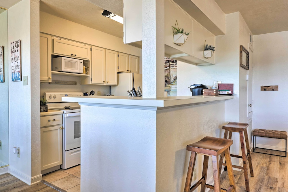Waterfront Condo With Balcony Dock Access - Property Image 22