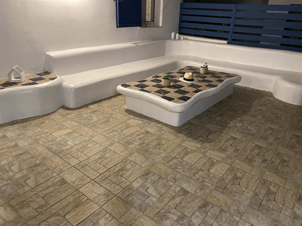 Dedes Apartments