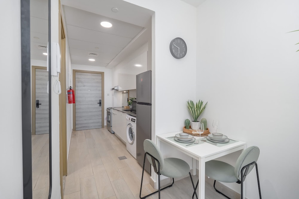Majestic Studio in Bloom Tower C Perfect for 2