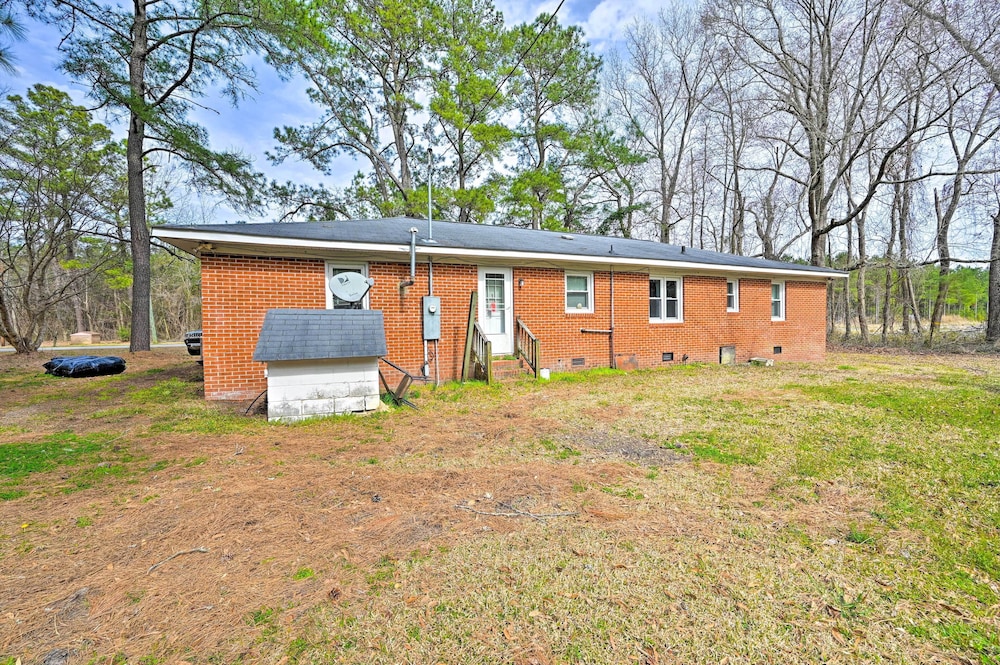 Blounts Creek House w/ Yard - Pets Welcome!