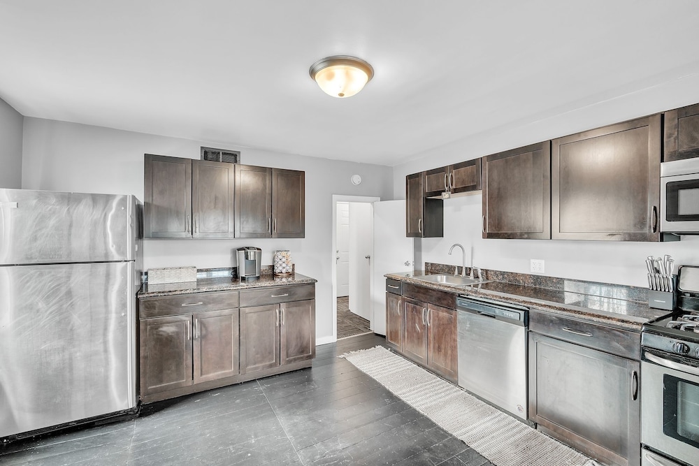 The Loft 3BR Apartment with Scenic Deck