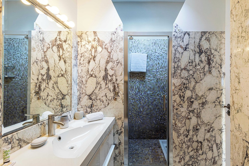 Renovated Duplex - Cannes Croisette Golden Square