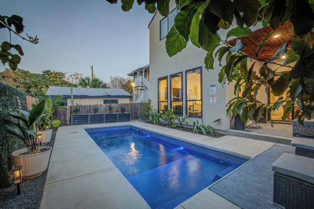 New Build, Private Pool, Near Pearl/riverwalk