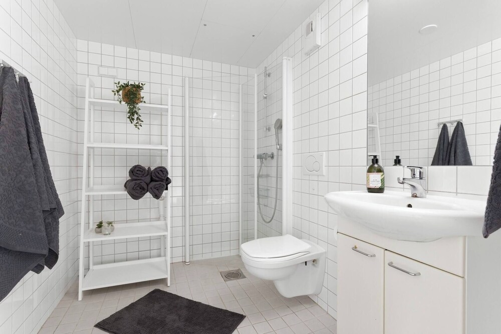 Charming Oslo Apartment With Balcony & Rooftop Access