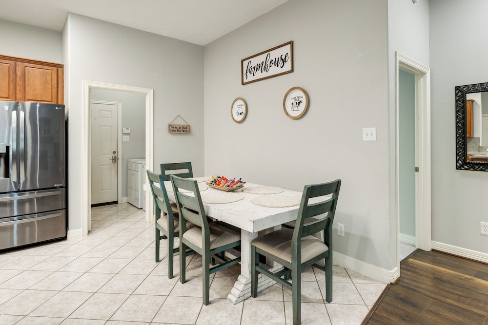 Private Acreage, Pergola & Fire Pit: Baytown Home