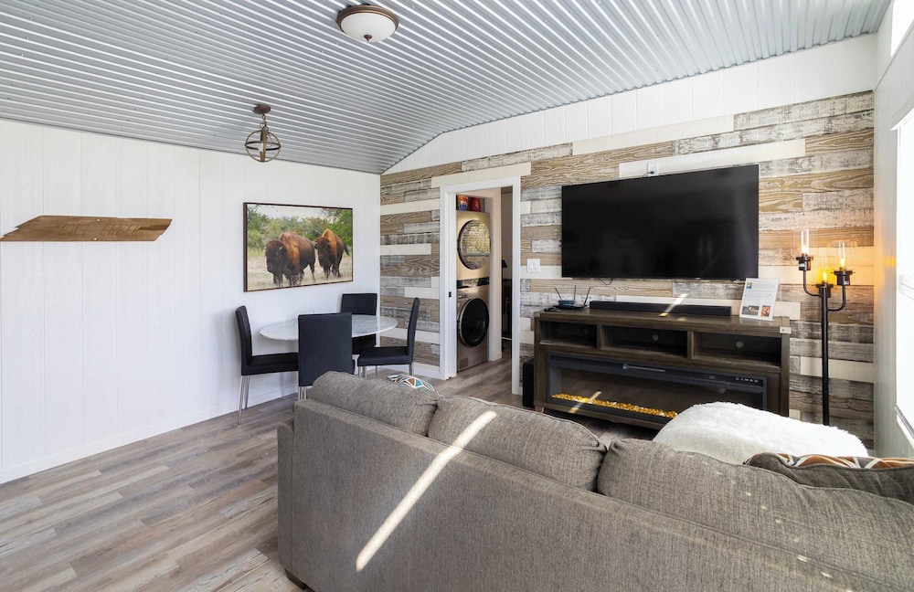 Bison View Secluded Cabin for 6 w/ Hot Tub on Wildlife Sanctuary