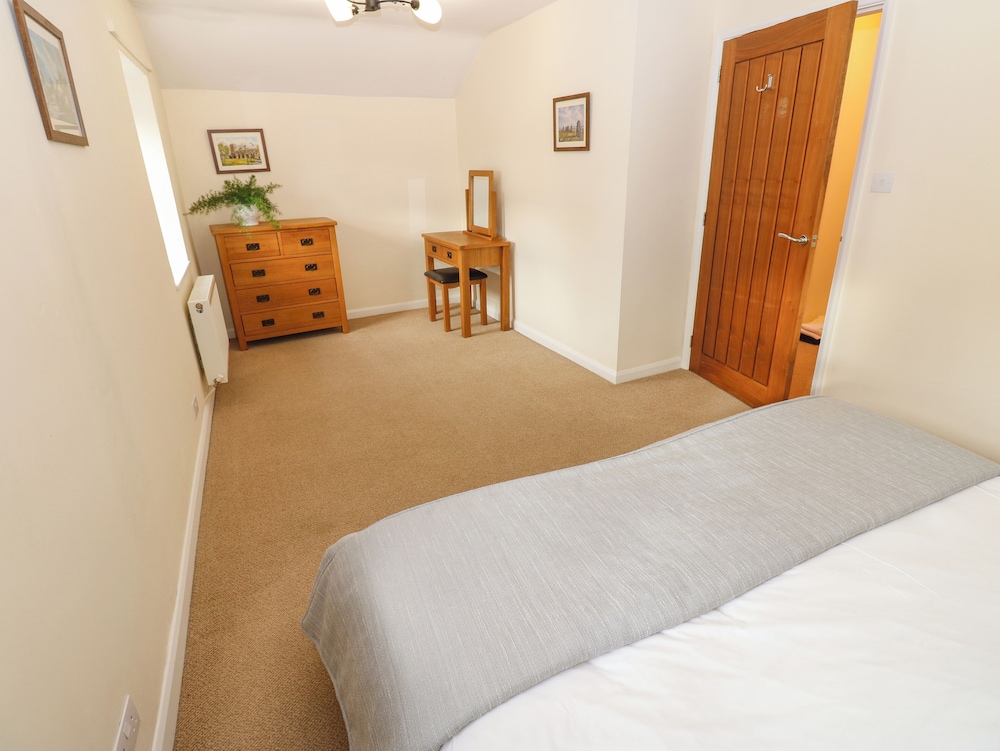 3 Eden Lodge