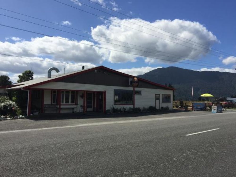 Kokatahi Valley Country Inn