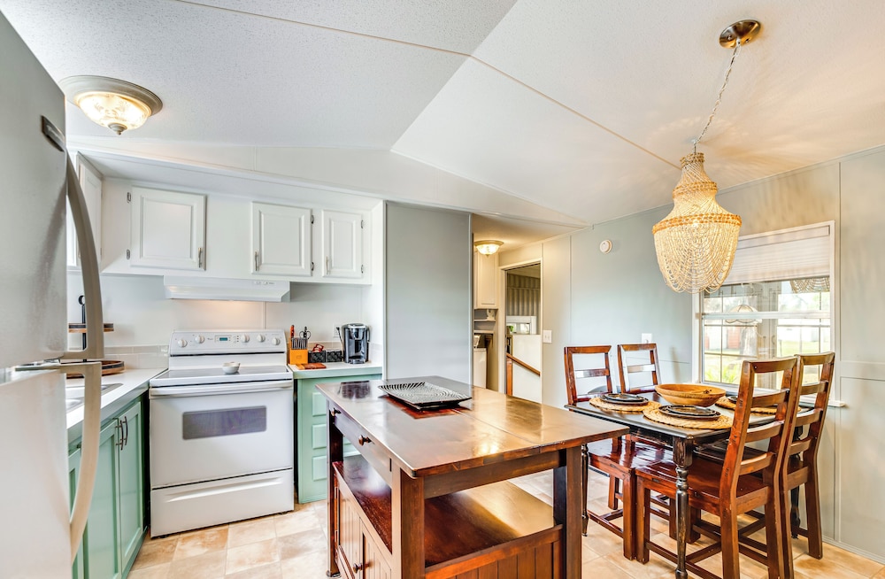 Day Trip to Disney: Lush Home w/ Outdoor Spaces!