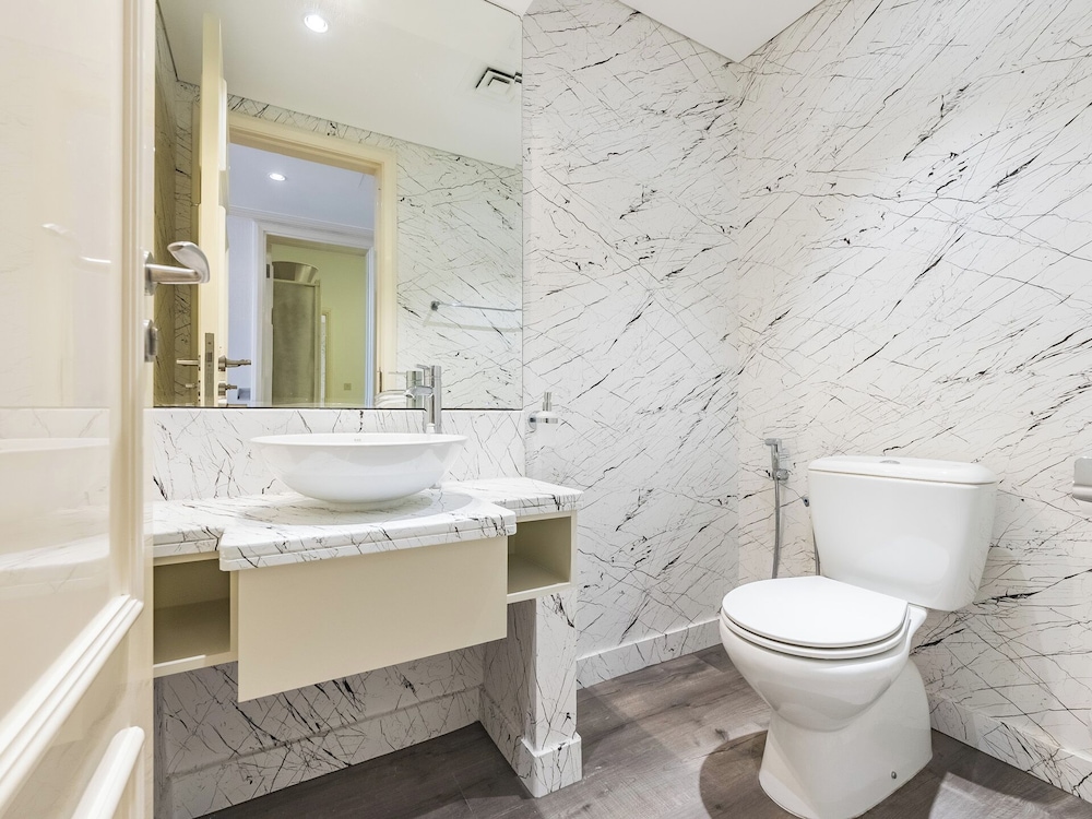 Luxury Spacious Condo in the Iconic Park Towers