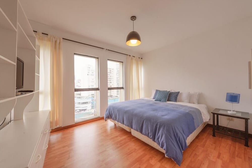 MV7 Condo Near Larcomar view 3