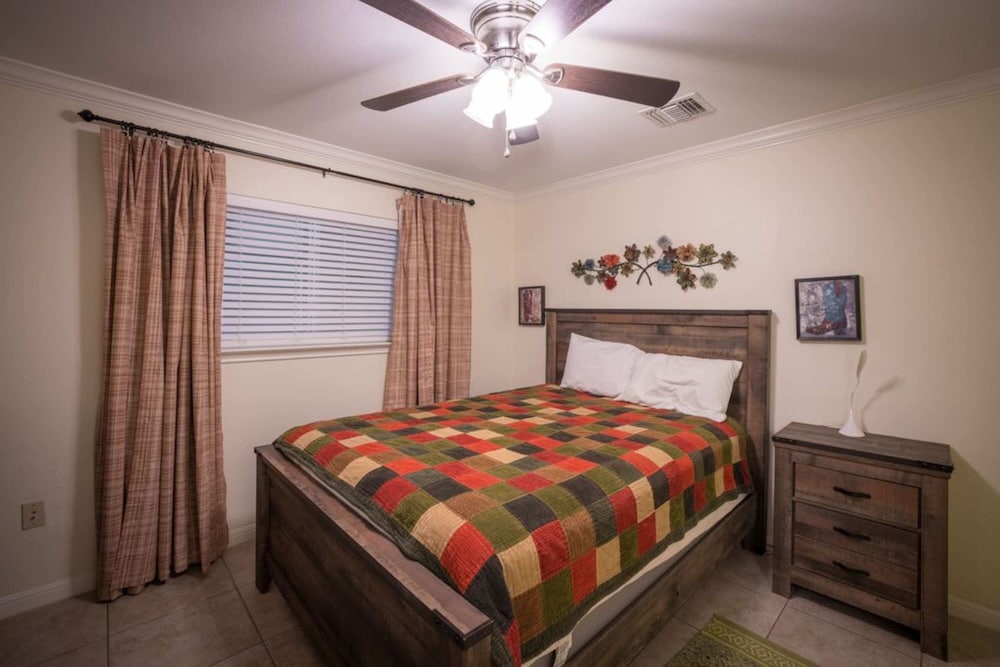 Waterwheel Hideaway - Cozy Condo for 6 With Resort-style Amenities