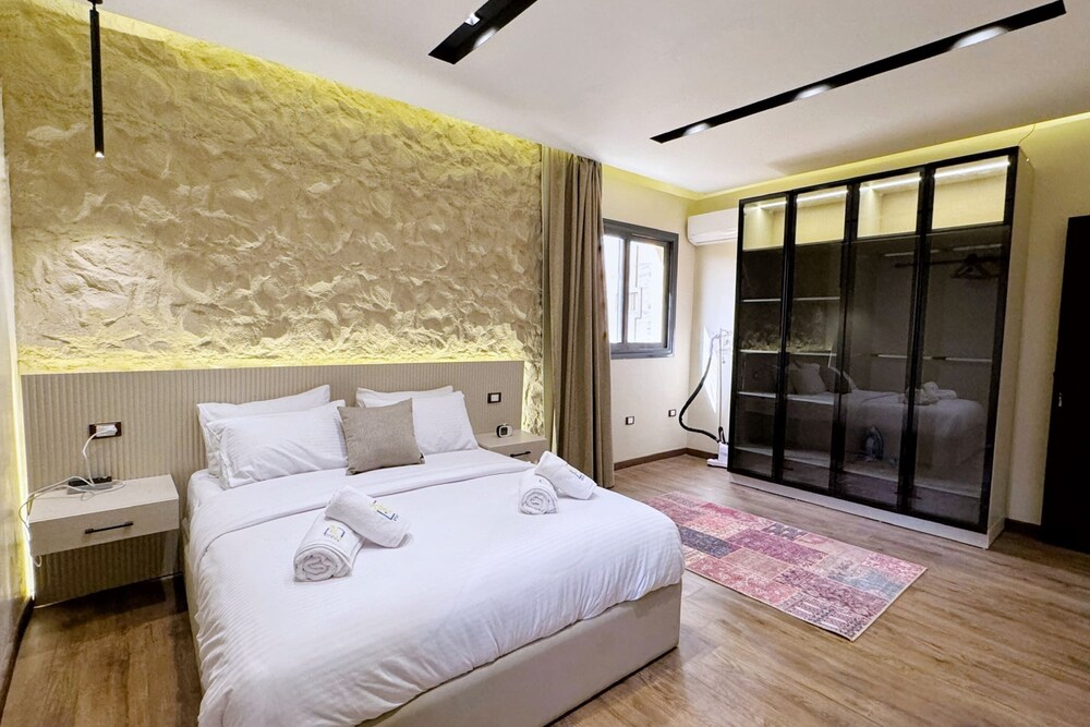 The Built-up 2 BDR Condo 15 min to CAI Airpt