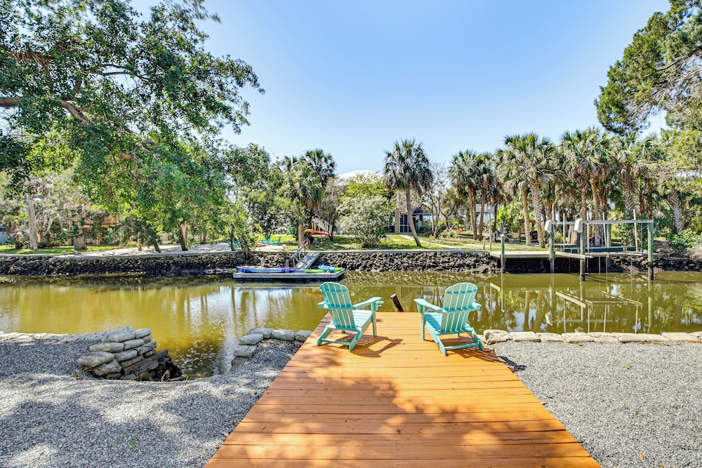 Outdoor Oasis: Canal-front Home in Crystal River