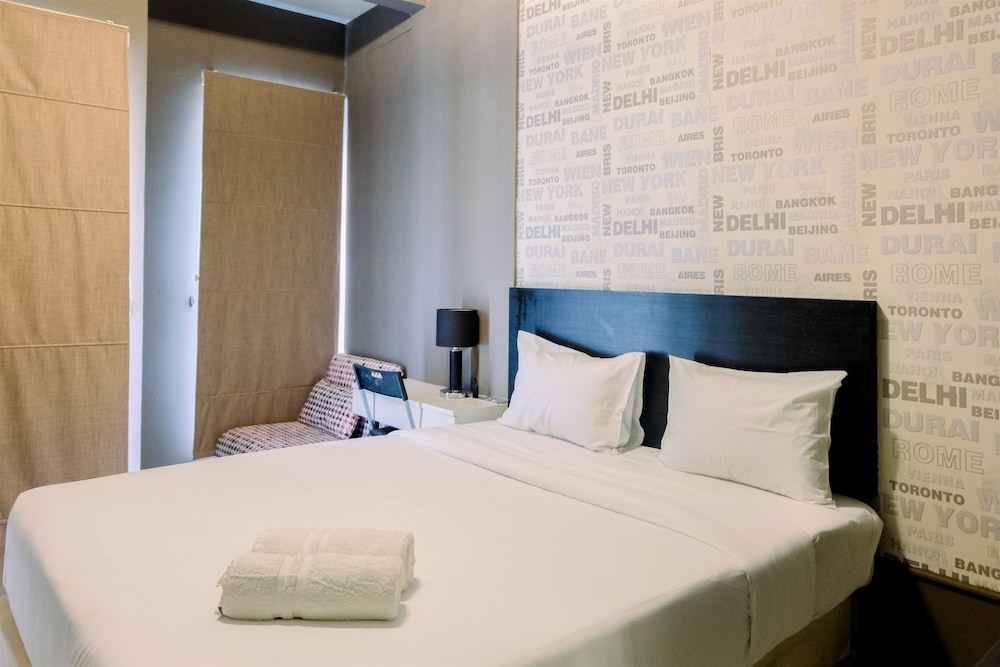 Comfy Studio Apartment @ Skylounge Tamansari view 4