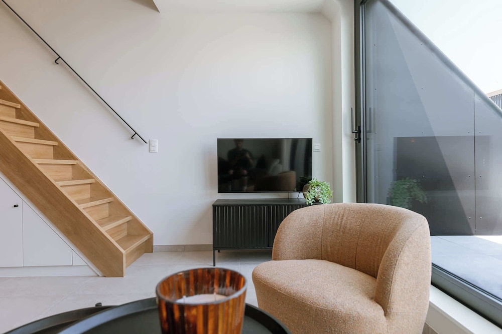 Huswell x Bel Air - Modern City Apartment With Terrace Designer Touches
