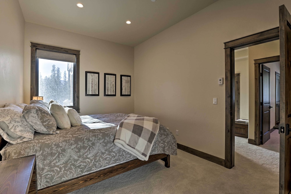 Ideally Located Winter Park Townhouse w/ Hot Tub! view 4