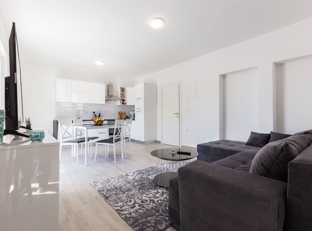Spacious Zadar Apartments Near Beach