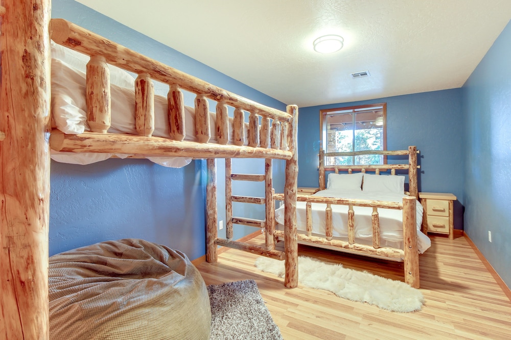 Dreamy Show Low Cabin w/ Deck on Over 2 Acres! view 5