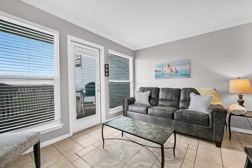 Seascape 2119 1 Bedroom Condo by RedAwning