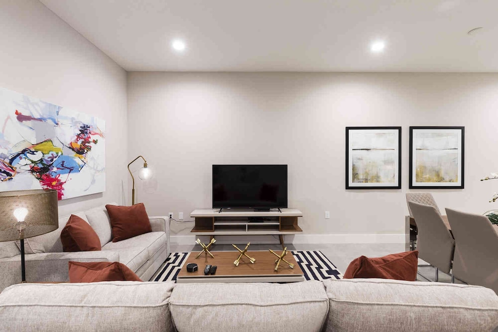 Chic 4 Bedroom at Summerville Minutes From Disney