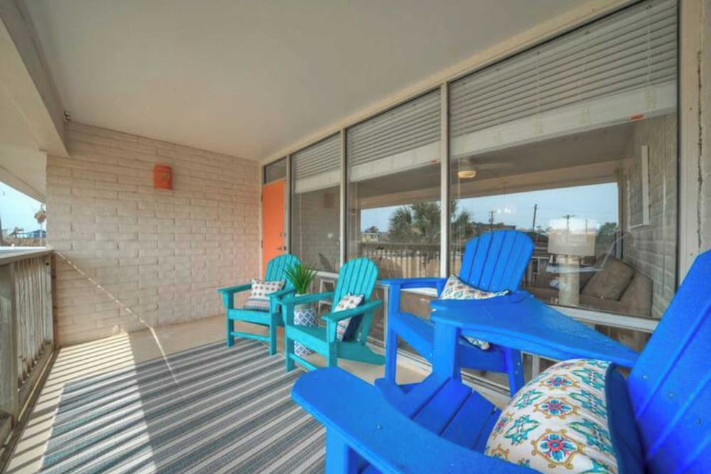 Sleeps 20 3 Condos w/ Beach Access, Pool, Tennis Courts Sea Sands Complex