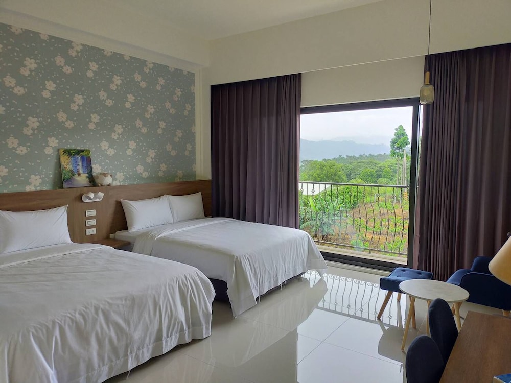 Chulu Manor Hotel view 3