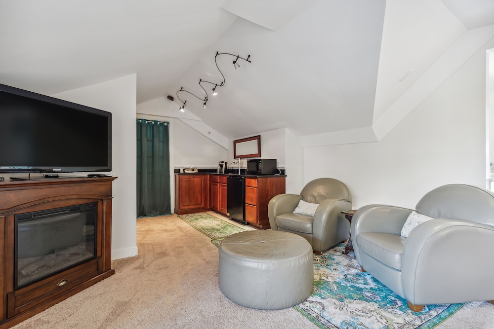 Columbia Vacations - The Columbia Inn at Peralynna Manor - Property Image 49