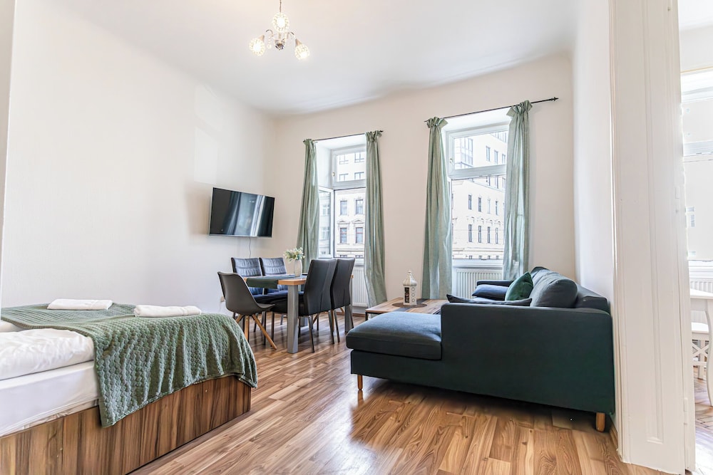 Cozy 2BR Apt Prime Central Spot