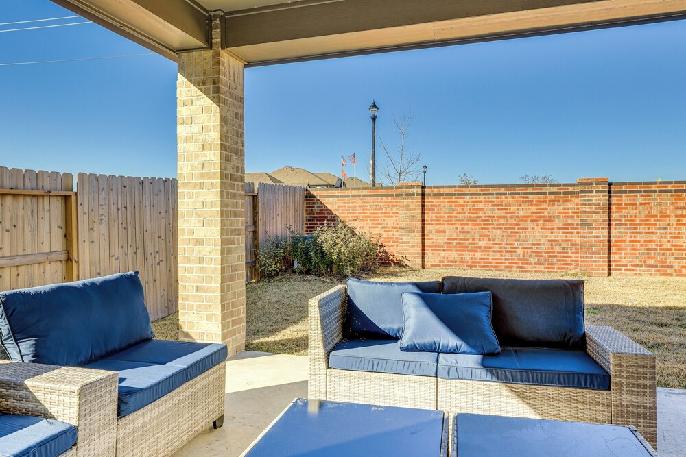 Patio & Fenced Yard: Quiet Home in Katy!